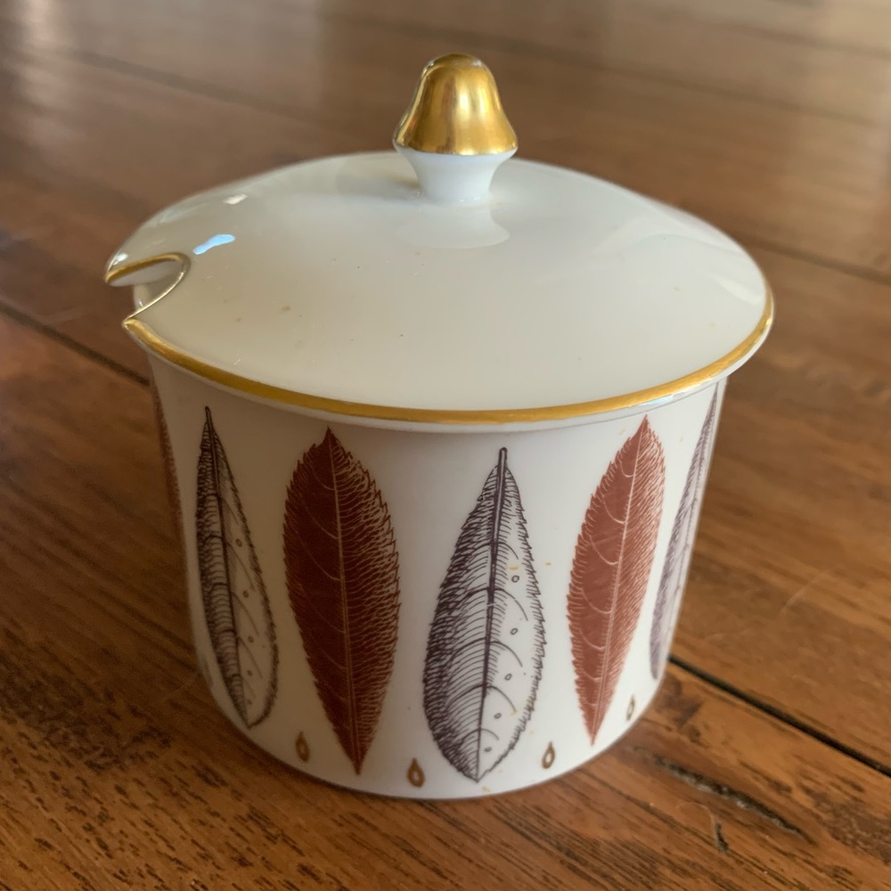 SUSIE COOPER | Hyde Park Pattern. Sugar with lid.